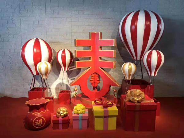 春節(jié)美陳布置的特點基本上都是大紅色為主
